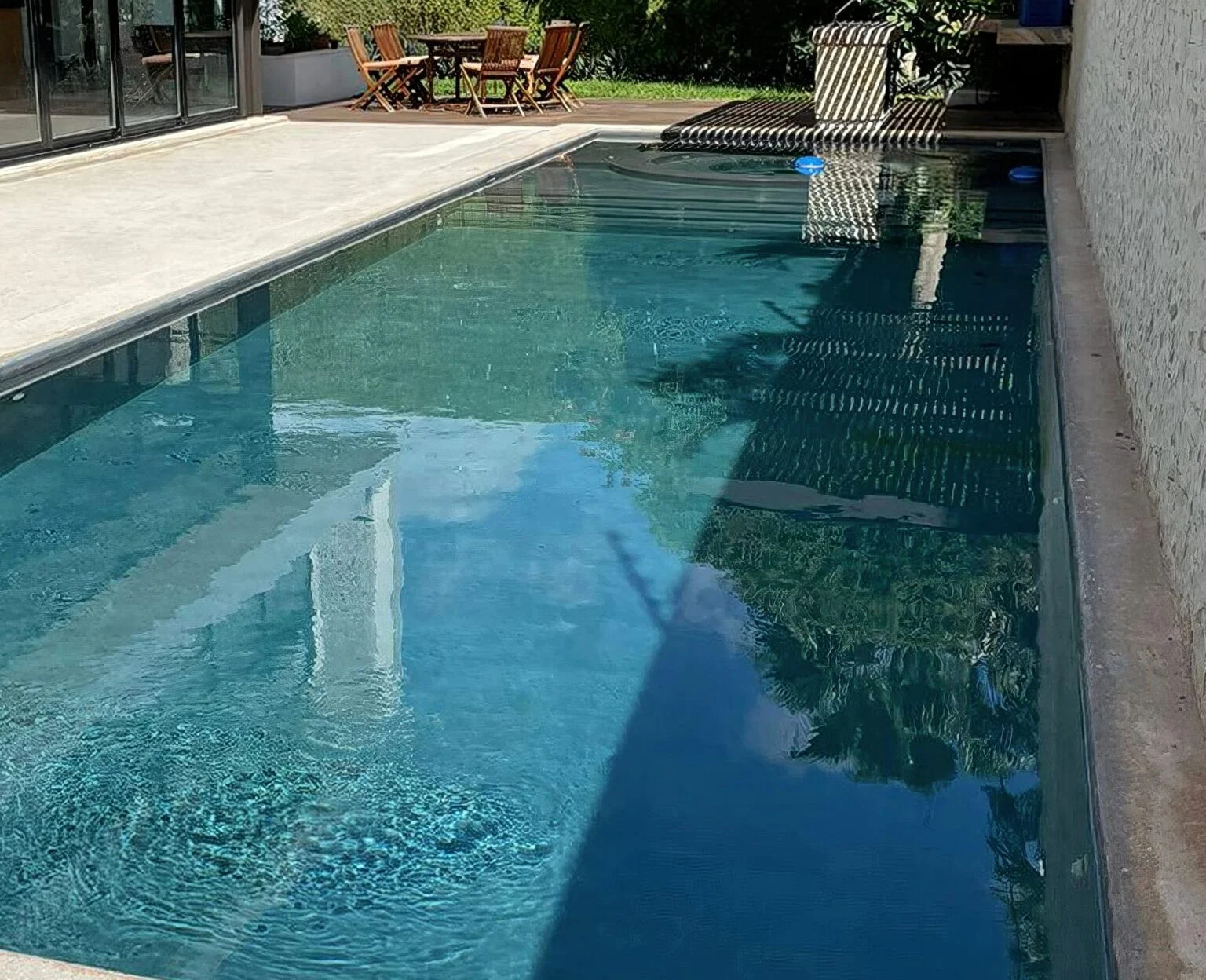 Piscina con Kimiquartz